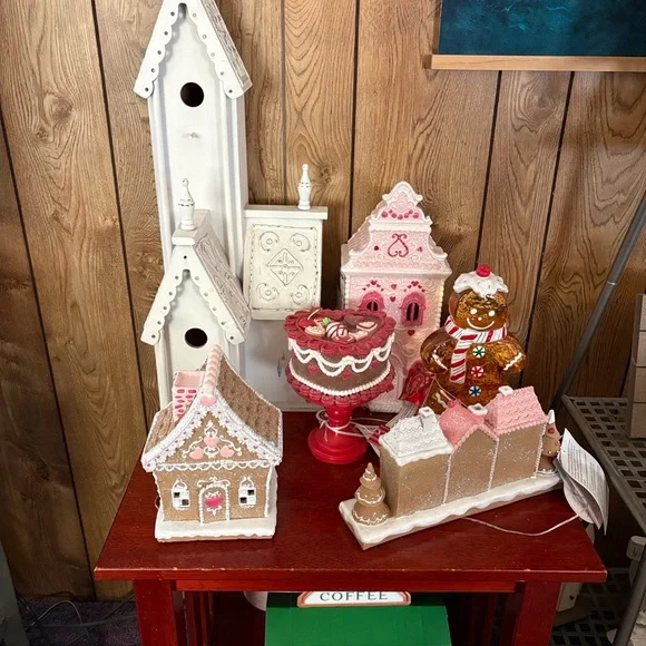 NWT-Gingerbread House Holiday Decoration - Brown and Pink - Picture 16 of 16